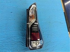 Feu arrière Nissan SERENA