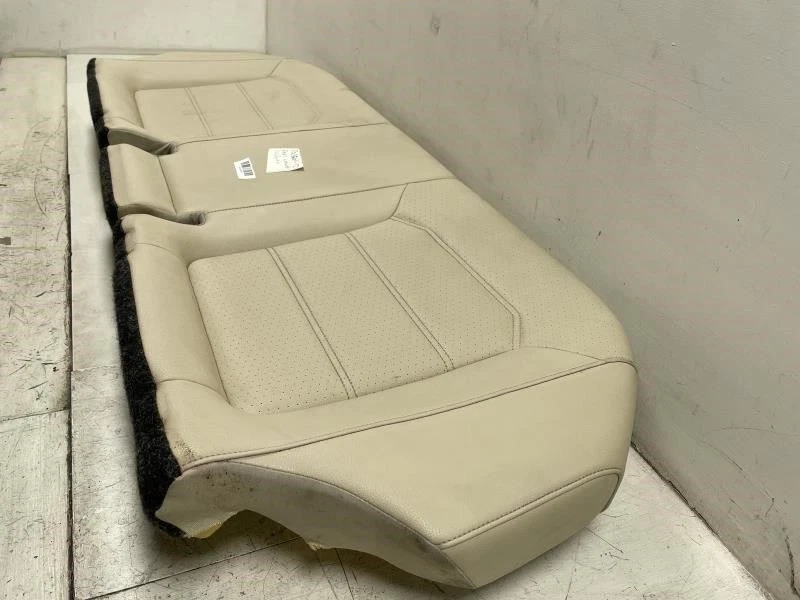 Volkswagen Passat SE 2012 cojín asiento inferior trasero cuero beige OEM+ Foto 2 de 4