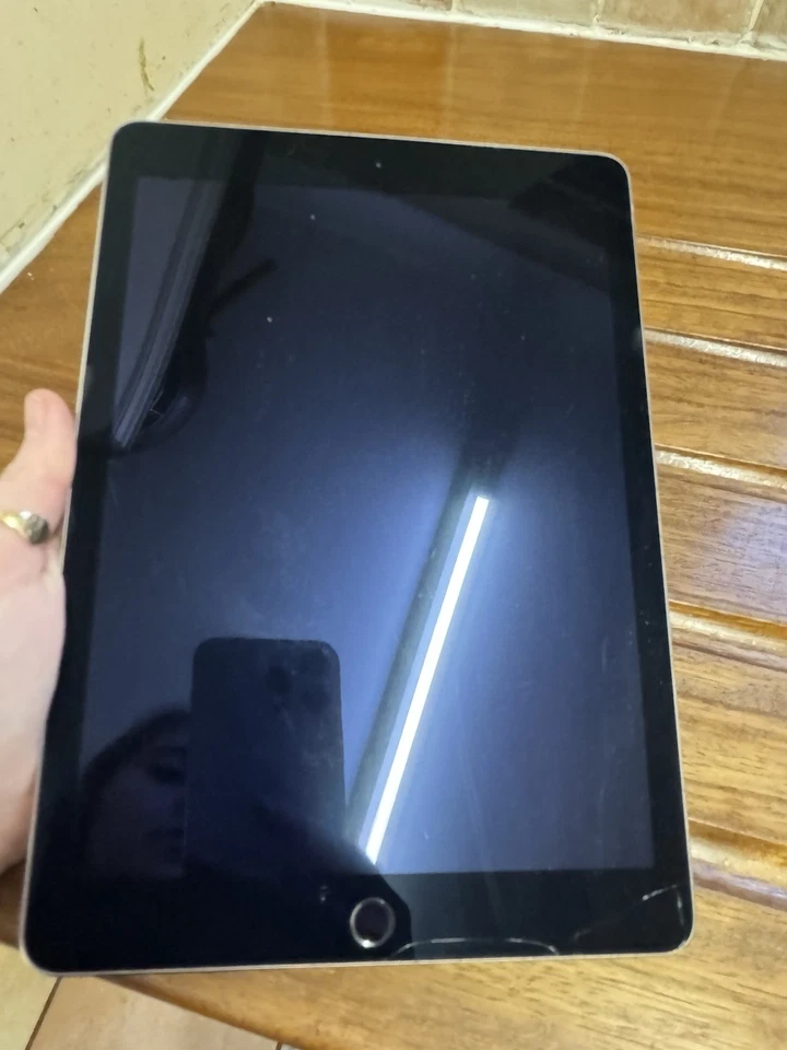 Apple iPad 2 · 64GB · Wi-Fi, photo 1 of 5