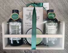 Bloomfield Bliss Bath Body Care Gift 5pc Set Fir Eucalyptus House Shaped Box
