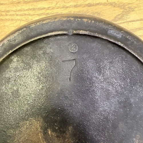 Vintage Lodge #7 3 notch cast iron skillet with heat ring #2 Blob