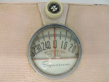 VINTAGE MID-CENTURY SCALE PINK SIGNATURE WING STANDING BATHROOM