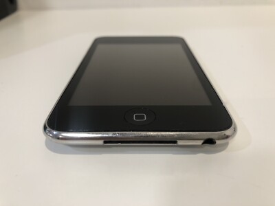 Apple iPod touch 2nd Generation Black (32 GB) Good Condition