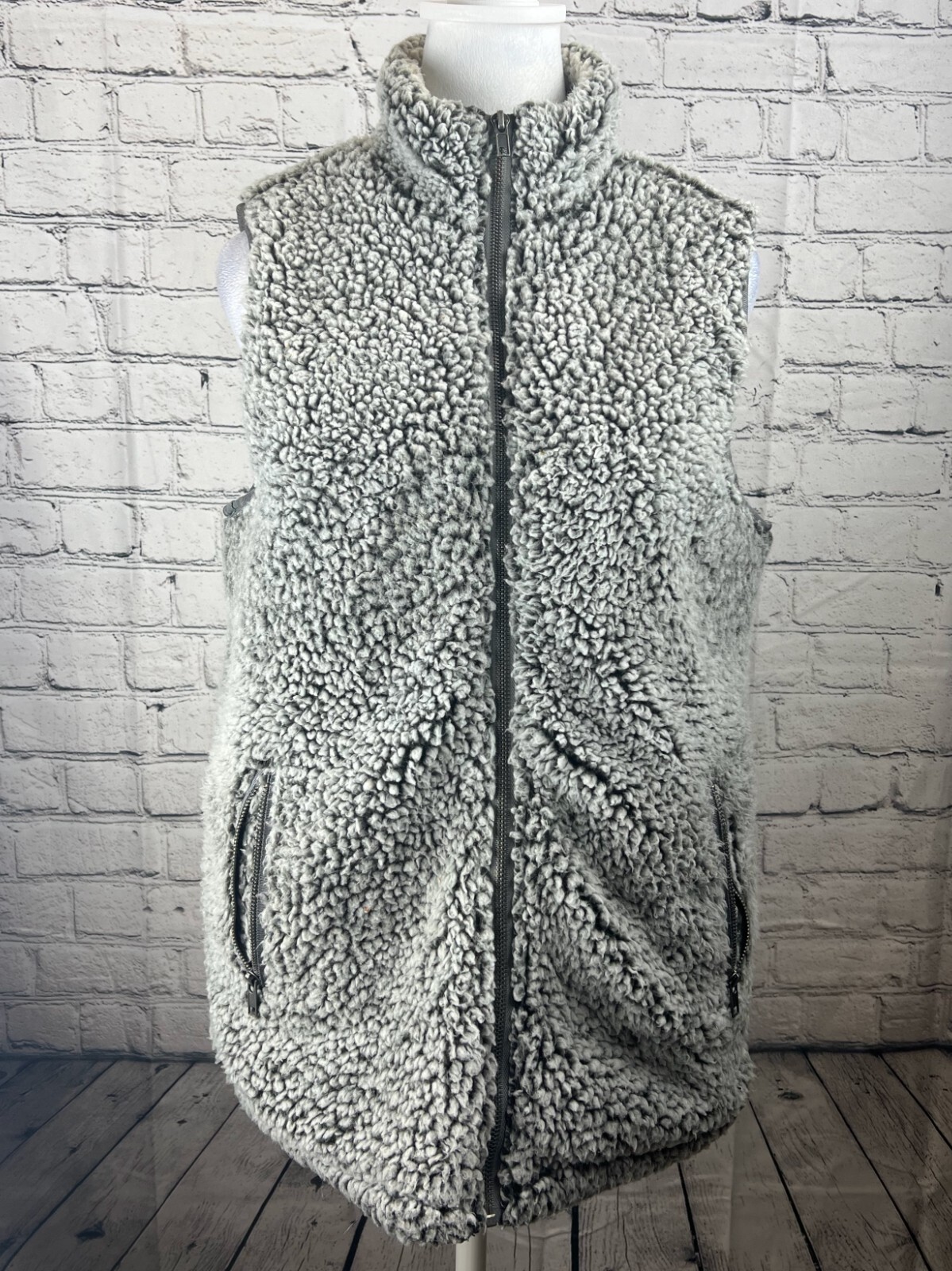 Thread + Supply Vest Women's M Gray Solid 100%Pol… - image 1