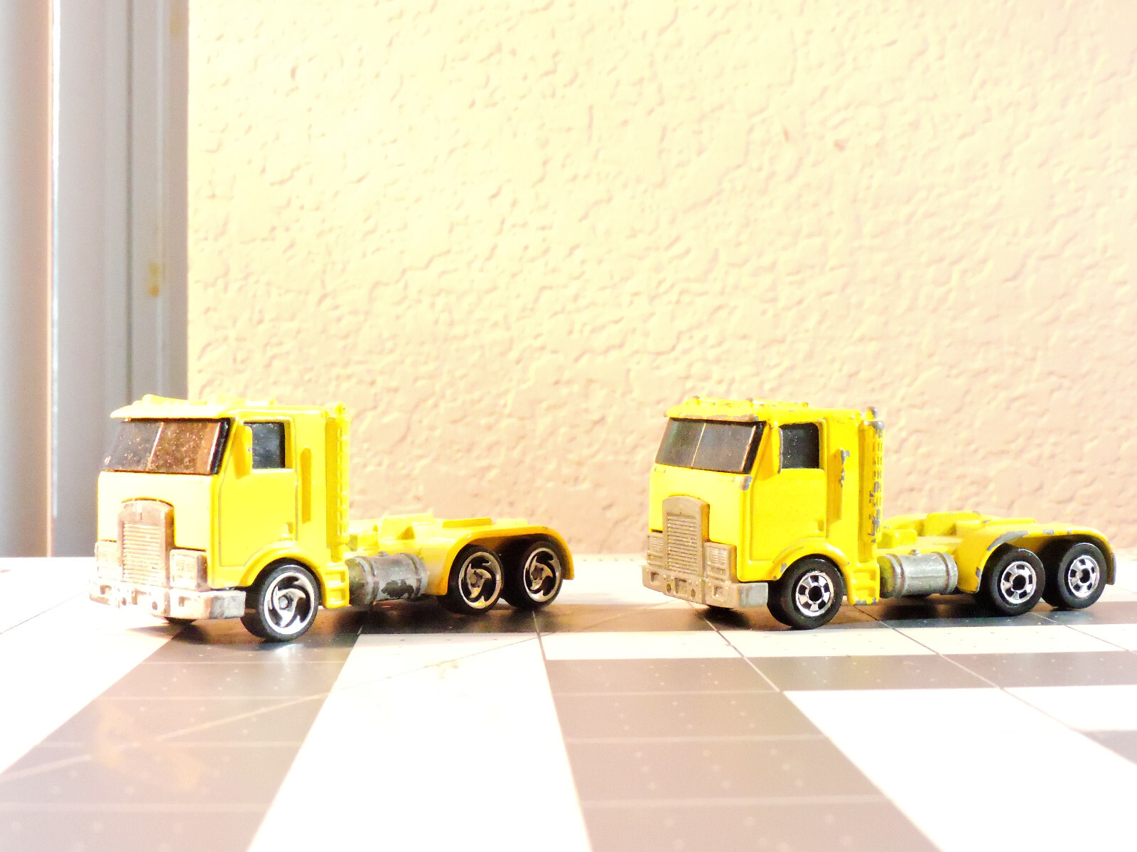 FPOR Hot Wheels Hiway Haulers Semi Trucks, NO CARGO BOXES BW/3SP-image