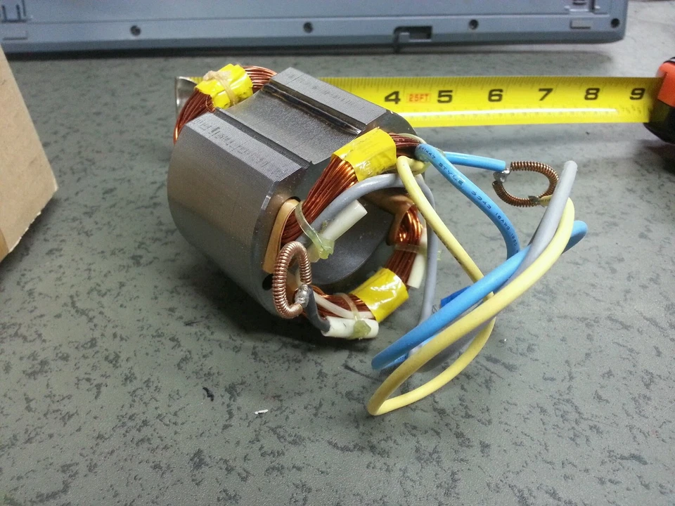 Conjunto de estator Hitachi 340-539D 120V pieza original para sierra compuesta deslizante Foto 4 de 4