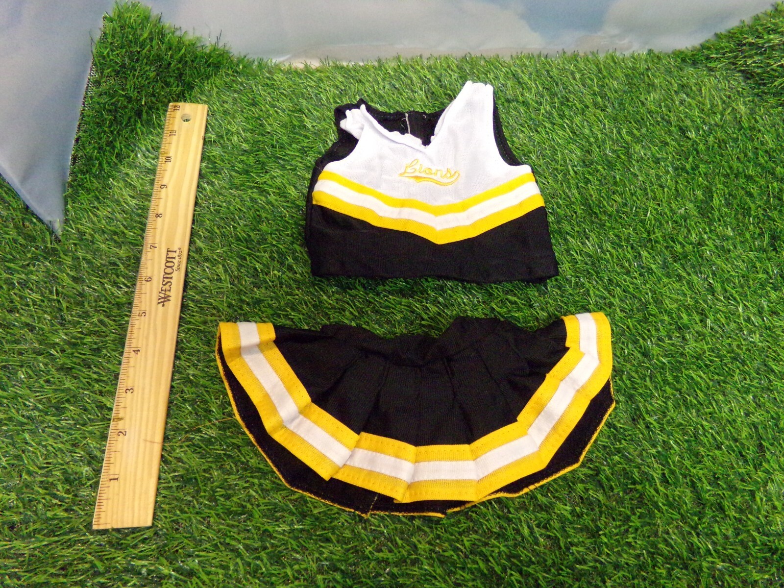 GIRLS CHEERLEADER OUTFIT FOR THIN DOLLS