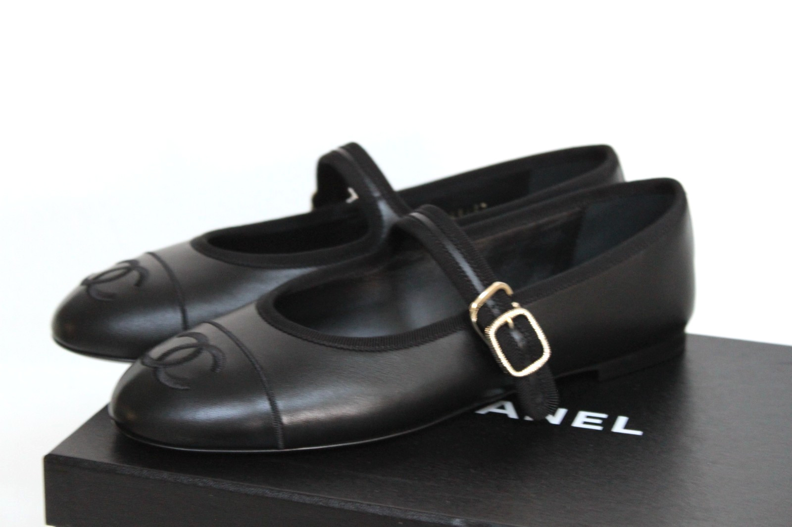 sz 8.5 / 39 CHANEL Black Lambskin CC Logo Mary Janes Ballet Moccasin Flat Shoes