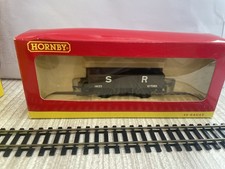 Hornby R6340A SR 5-Plank Wagon No. 14133 – OO Gauge