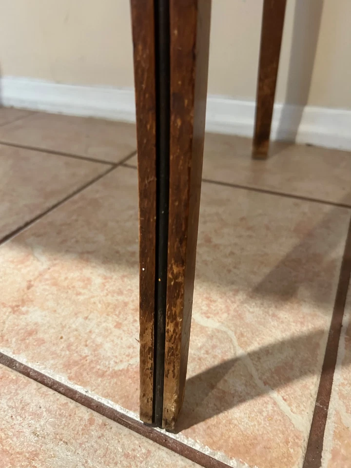 Escritorio antiguo francés para damas con incrustación, fecha estampada 1846 Foto 2 de 4