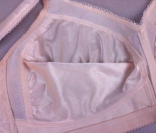 Timeless Comfort Style 58135 Beige Polyester Wireless T Shirt Bra Size 40 C (34) - Picture 9 of 16