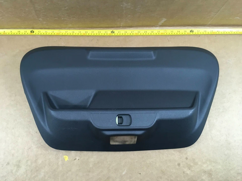 2013 VOLKSWAGEN BEETLE REAR TRUNK LID LIFTGATE COVER PANEL TRIM 5C3867601A OEM . - Image 3 of 4