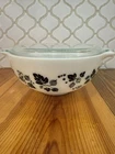 VNTG Pyrex Gooseberry Cinderella Bowl 2 1/2 Qt Black & White with Lid 475-C