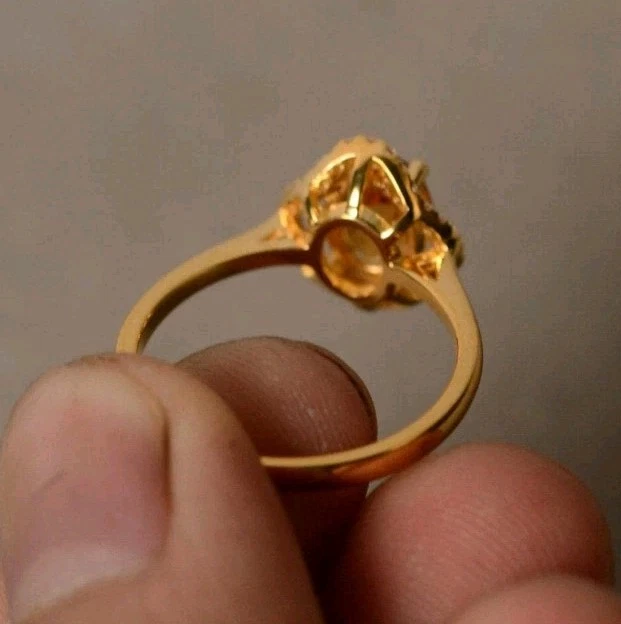 Anillo de boda enchapado en oro macizo de 14 k de corte ovalado de citrino natural y circonita Foto 3 de 3