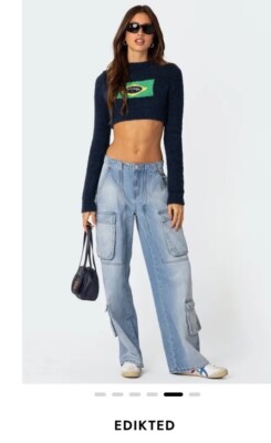 Edikted Brazil Logo Cropped Pullover Größe Medium Brandneu mit Etikett Ausverkauft UVP £50
