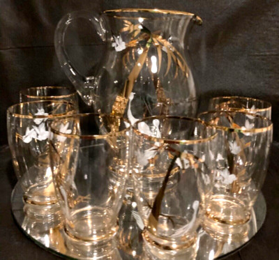 Vintage Krug & Set 6 Kristall mundgeblasene & bemalte Gläser Kraniche & Blumen sehr guter Zustand