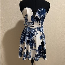 Windsor Strapless Dress in Blue and White Floral Small