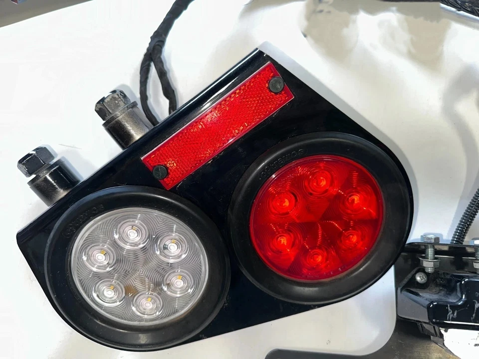 Soportes luces traseras LED para remolque PACCAR OPTRONICS Peterbilt 379 389 NUEVO DESPEGUE Foto 2 de 4