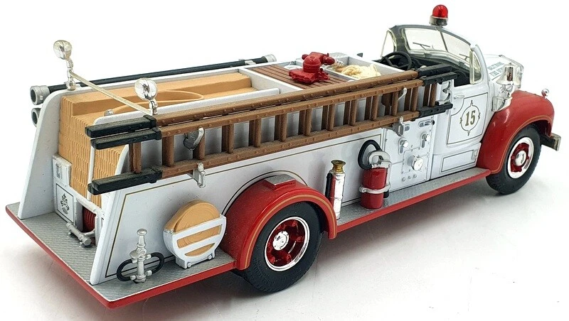 First Gear 1/34 Scale 19-2386 - 1960 Mack B-Model Pumper Baltimore F.D - Image 2 of 4