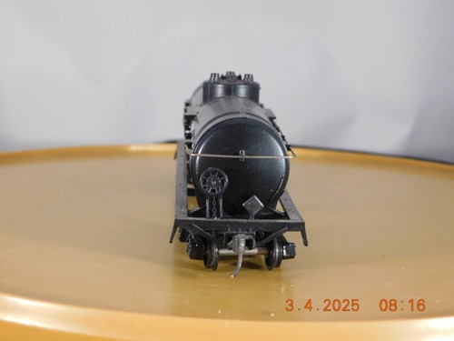 Athearn HO Scale 40' 1-Dome Tank Car Baltimore & Ohio - Picture 3 of 5