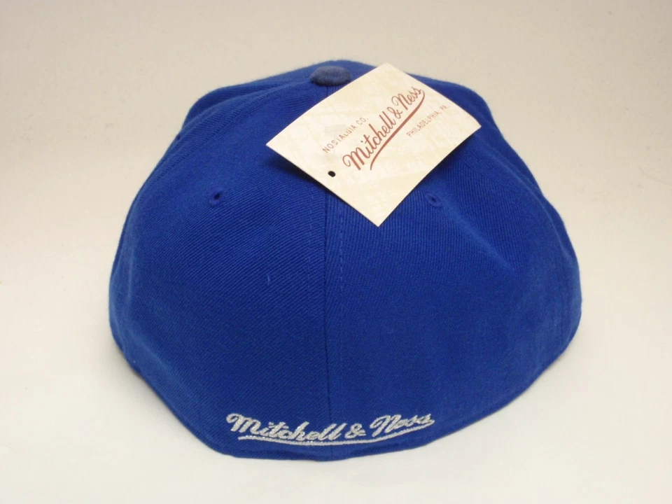 Boné New York Knicks Mitchell Ness metálico coroa alta ajustado camurça sem visor - Imagem 4 de 4