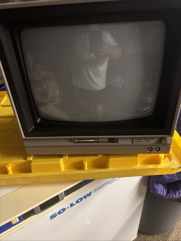 Vintage Commodore 1702 Color Video Monitor CRT for C64 VIC-20 Retro Gaming