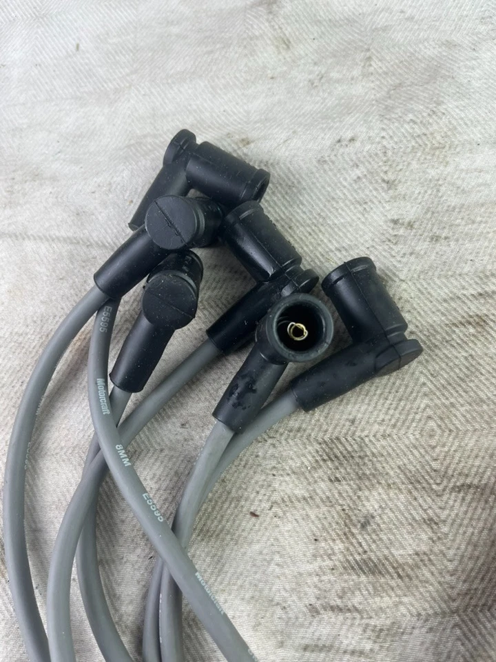Juego de cables de bujía Motorcraft WR-6033 se adapta; Ford Taurus 2001-2003 3,0 L V6 Foto 4 de 4