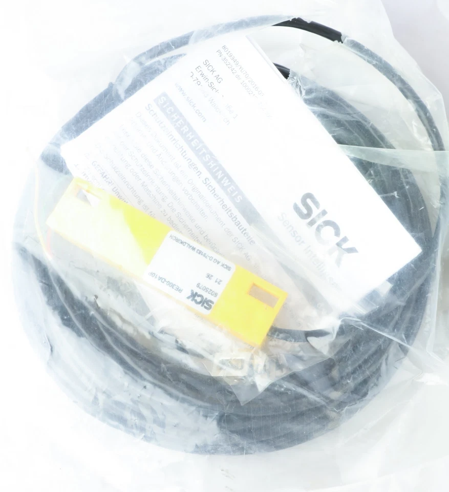 SICK RE300-DA10P Non-Contact Magnetic Safety Switch, 6025079, No Magnet Pickup - Image 3 of 4