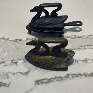 Miniature Cast Iron Swan Sadiron and Trivet Vintage 2 itons