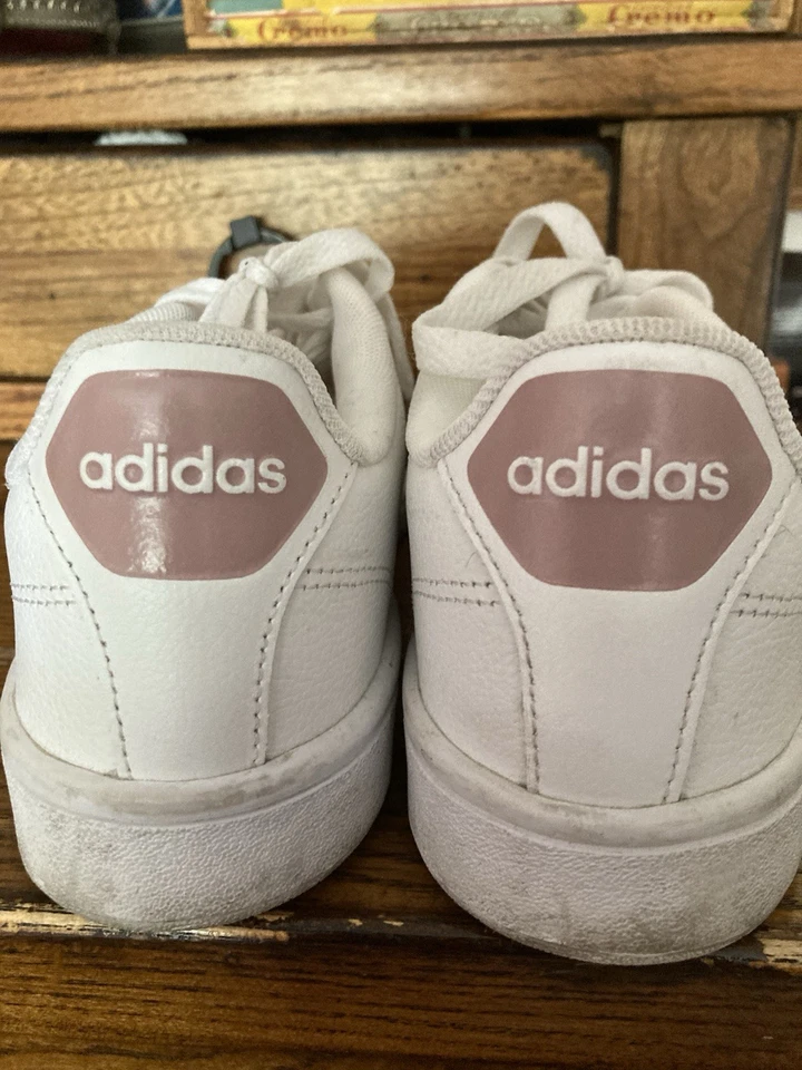 Tenis Adidas oro rosa tres rayas espuma viscoelástica para mujer talla 7” Foto 3 de 4