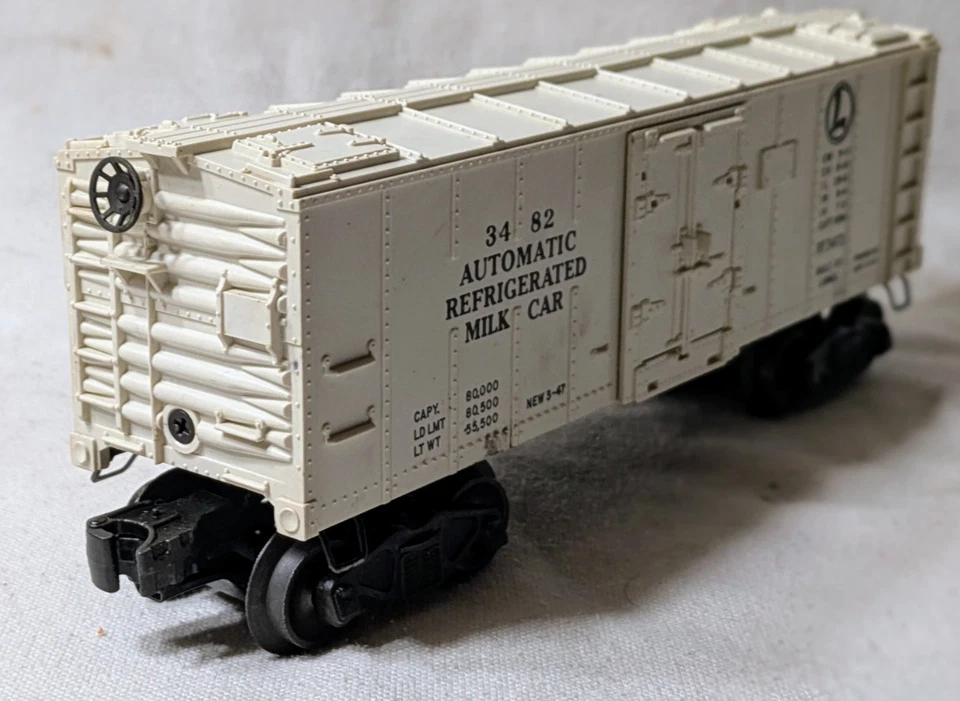 Lionel 3482 Post War O Gauge Operating Milk Car w/Platform - Ready to Run - Image 3 of 4