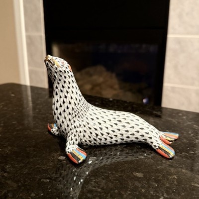 AUTHENTIC MINT HEREND Porcelain 7  SEAL Black Fishnet Figurine FLAWLESS  