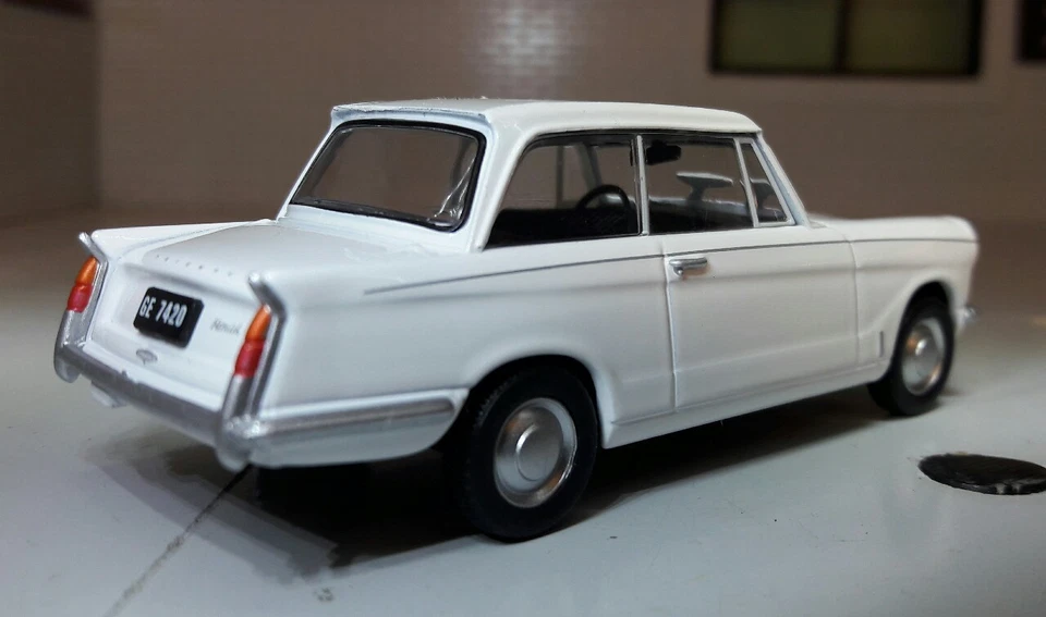 1:43 Triumph Herald 1200 Saloon White Diecast Scale Model Car - Image 2 of 2