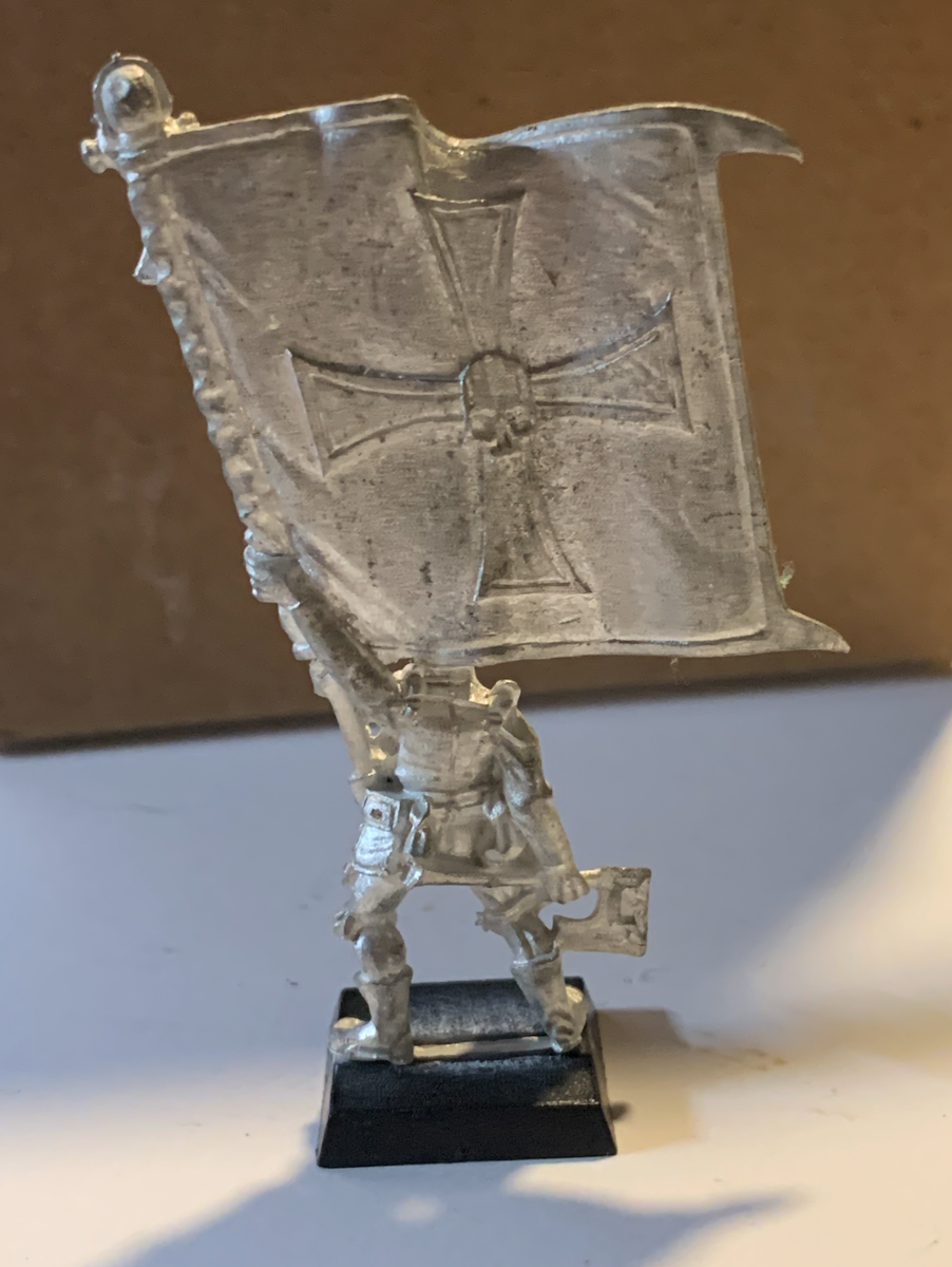 WARHAMMER SKULZ LIMITED Edition Orc Battle Standard Bearer NEW SEALED