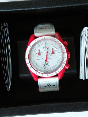 Omega x Swatch Mission to MARS Bioceramic Moon Swatch SO33R100 BNIB