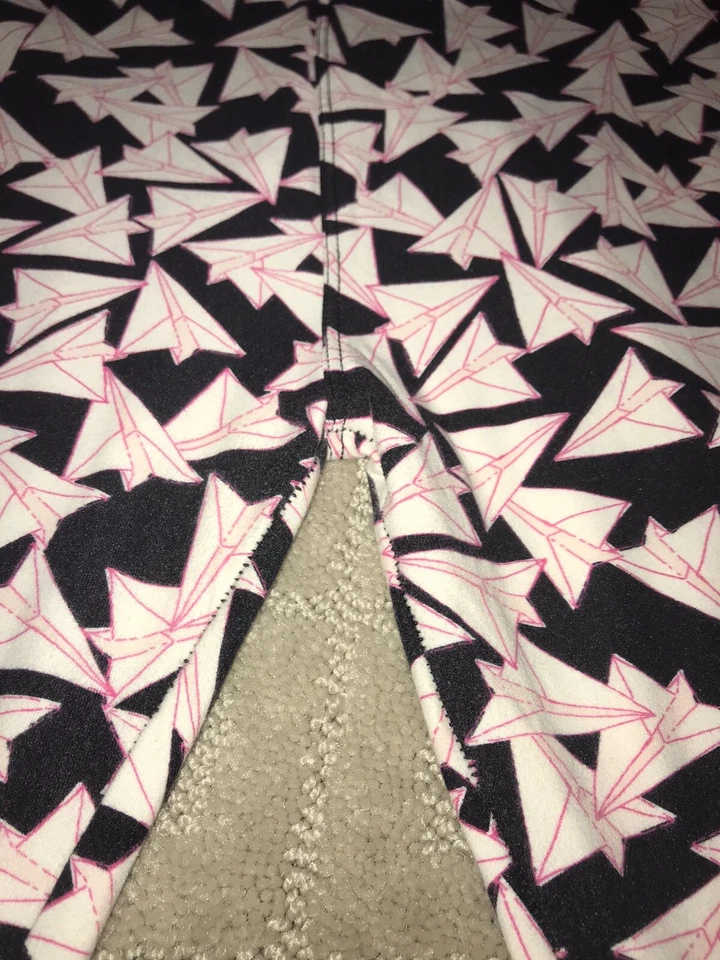 Leggings de avión de papel blanco negro rosa talla única LuLaRoe OS usados en excelente estado. Raro. Difícil de encontrar Foto 2 de 3