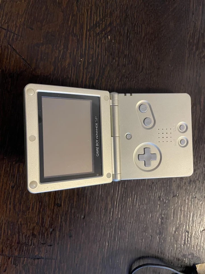 Nintendo Game Boy Advance SP + Mother 3 toysrUS Starlight Gold(please read) - Image 3 of 4