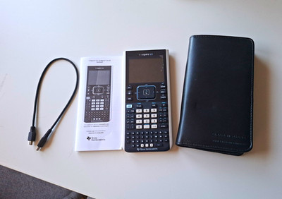 Texas Instruments TI-Nspire CX Grafikrechner, großer LCD, USB, Schutztasche