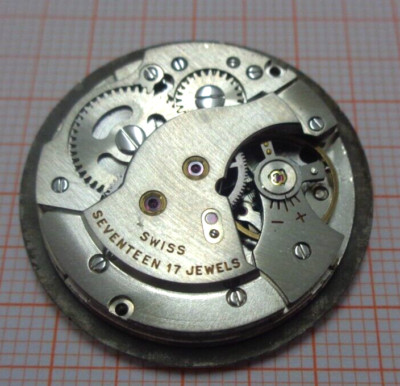 Älteres Handaufzug Armbanduhr Werk Technos 1686 defekt Unruhe OK MS2