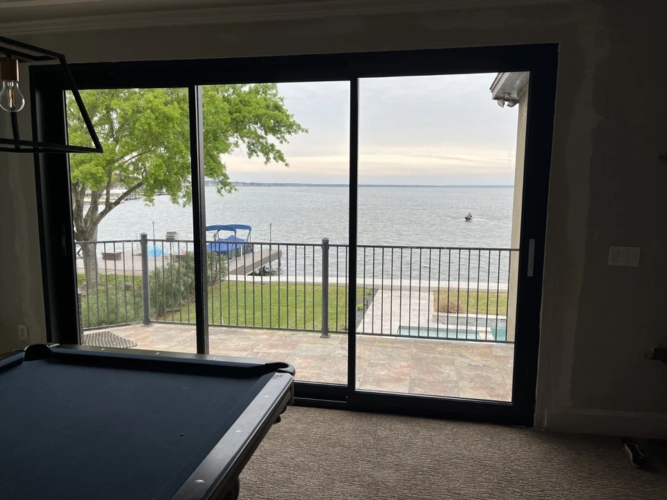 Colección Apollo - Puerta corredera de aluminio para patio de 3 paneles | 120” x 96” | 10' x 8' Foto 4 de 4