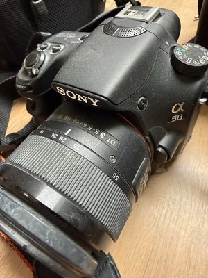 Sony Alpha 58 SLT-A58K 20.1 MP mit Sony DT 3,5-5,6/18-55 Sam II Objektiv + Zube 