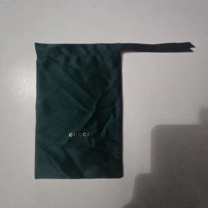 Pochette de lunettes de soleil Gucci vert émeraude en soie petit sac porte enseigne