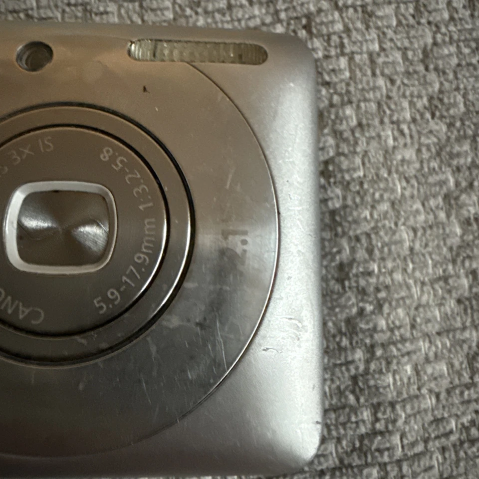 Canon Digital IXUS 100 IS 12.1MP Digital Camera - Image 2 of 4