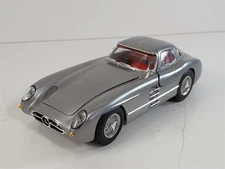 Revell 1955 Mercedes 300 SLR Uhlenhaut Coupe Car Built 1/24 7202 READ
