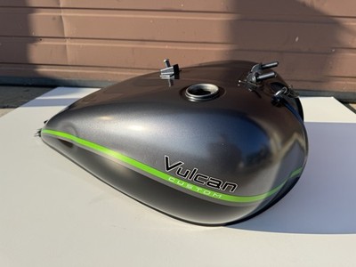 06-26 (2013) Kawasaki Vulcan 900 Custom Gas Fuel Tank VN900 VN900c OEM Used