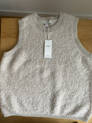 Marks and Spencer Sleeveless Women s Pullover Vest Size M (UK) S (US)