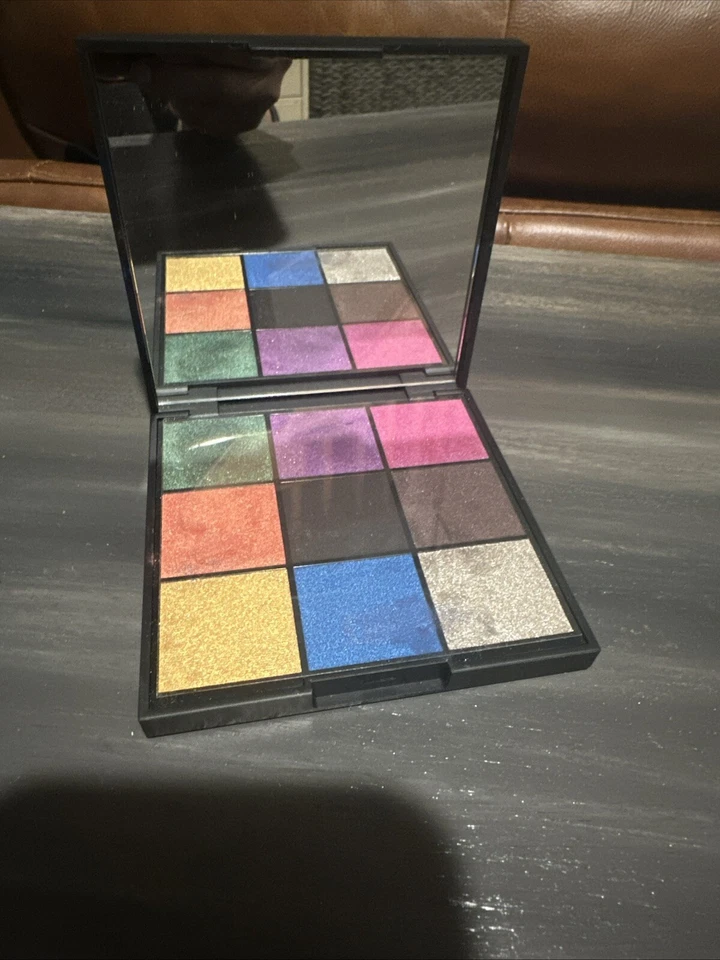 Avon fmg Cashmere Enchanted Eyes Eyeshadow Palette - Image 2 of 3