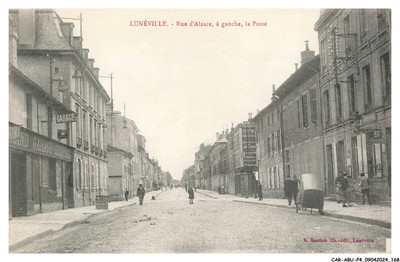 CAR-ABUP4-0344-54 - LUNEVILLE - Rue d'alsace - On the left the post office