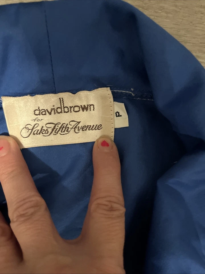 Bata de corbata delantera azul vintage años 70 David Brown para Saks Fifth Avenue - con bolsillos Foto 3 de 4