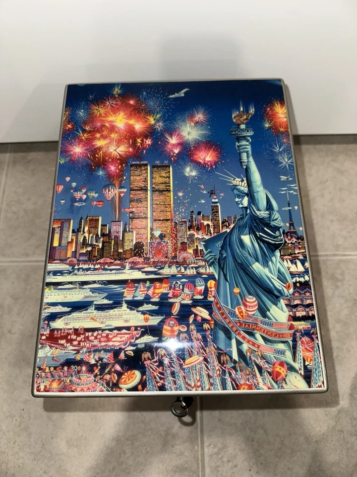 Daniel Marshall Humidor mit Kunstwerk der Freiheitsstatue Hiro Yamagata - Bild 2 von 4